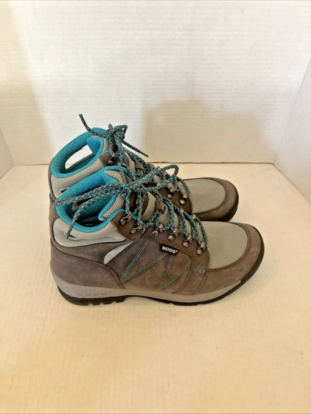 BOGS Women's Size 9.5 Gray Lace up Blue Shoe Casual Hiking Work Wear Boot BOGGS